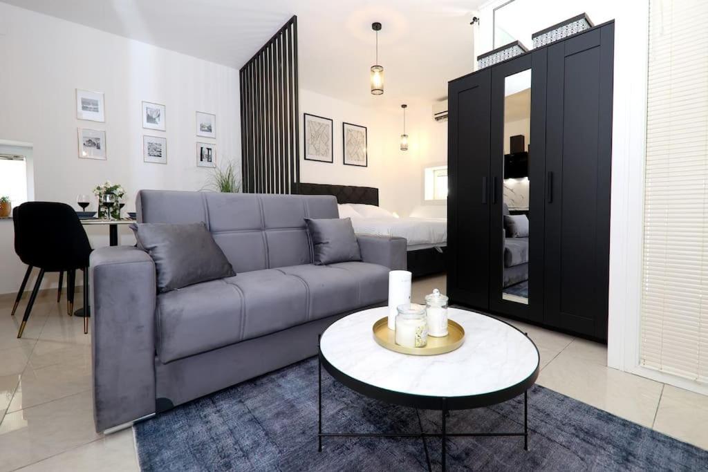 “Minipalais” Apartment In The Heart Of Zadar Luaran gambar